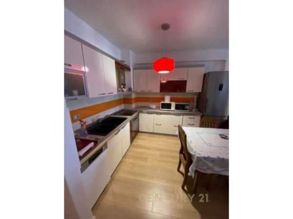 Tirane, jepet me qera apartament 2+1+BLK Kati 5, 115 m² 550 Euro (Rruga Siri Kodra, Selvia)