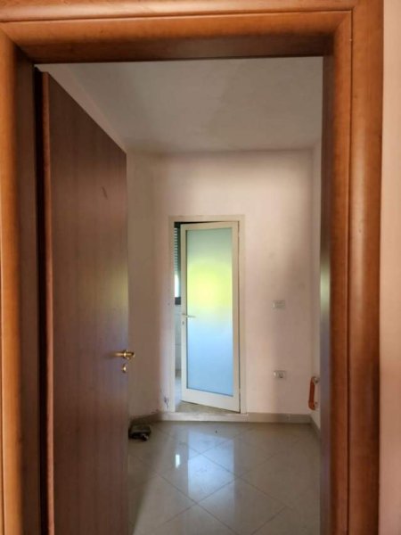 Tirane, jepet me qera apartament 2+1 Kati 4, 80 m² 40.000 Leke tek Globe