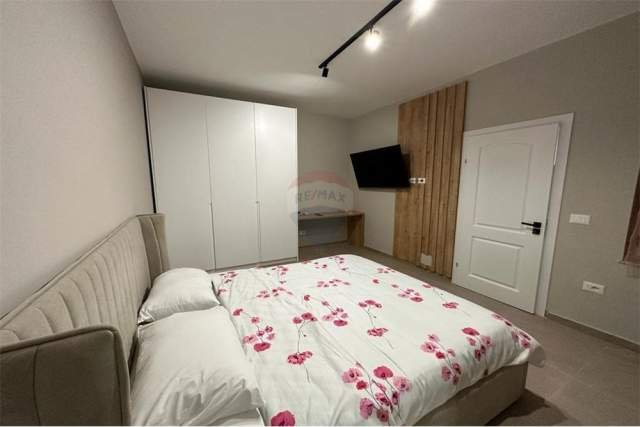 Tirane, jepet me qera apartament 1+1 Kati 3, 50 m² 450 Euro
