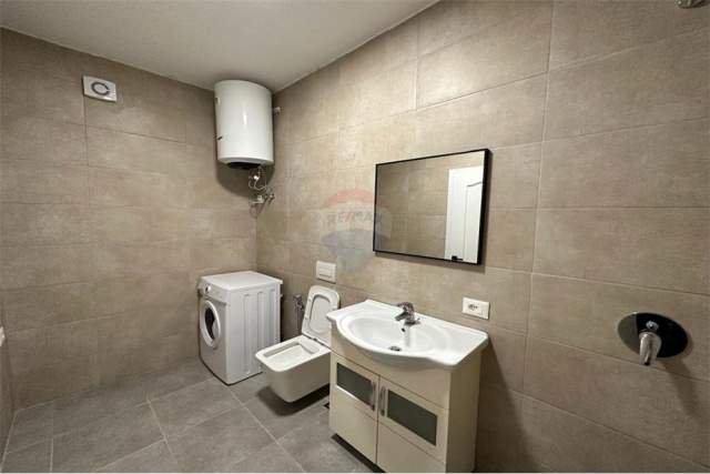 Tirane, jepet me qera apartament 1+1 Kati 3, 50 m² 400 Euro (Myslymm shyri)