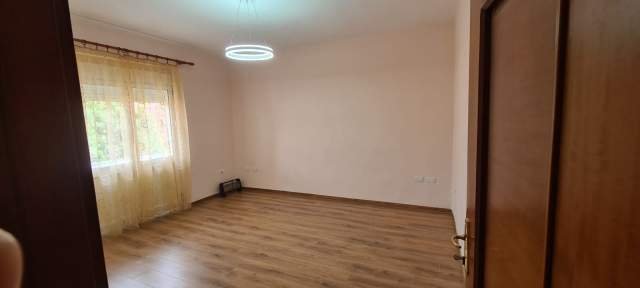 Tirane, jepet me qera apartament 2+1+A+BLK Kati 2, 110 m² 50.000 Leke (Rr. Qemal Stafa 255/1, perballe Qendres Linkoln, p)