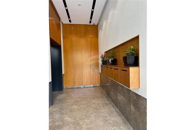 Tirane, jepet me qera zyre Kati 8, 120 m² 800 Euro