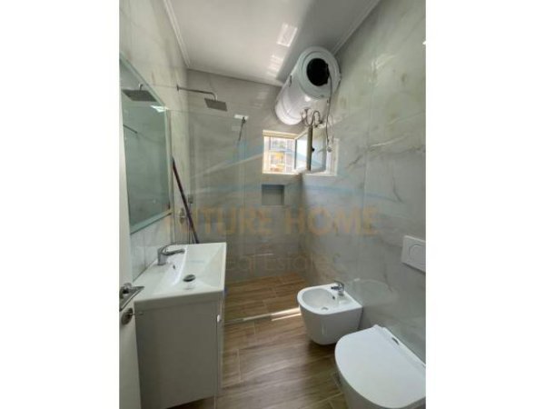 Tirane, jepet me qera apartament 2+1+BLK Kati 4, 90 m² 600 Euro (Fusha e Aviacionit)