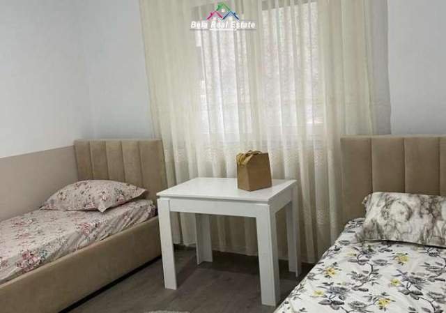 Tirane, jepet me qera apartament 2+1 Kati 1, 115 m² 400 Euro (Shkoze)