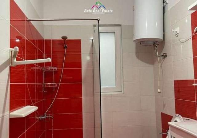 Tirane, jepet me qera apartament 2+1 Kati 1, 115 m² 400 Euro (Shkoze)