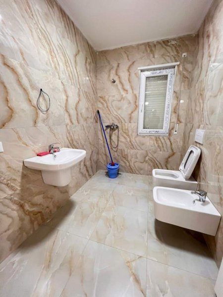 Tirane, jepet me qera apartament 2+1+BLK Kati 6, 110 m² 300 Euro (Teodor Keko)