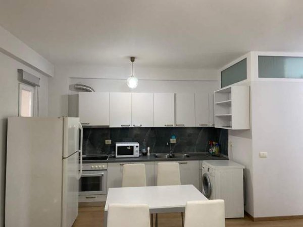 Tirane, jepet me qera apartament 3+1+BLK Kati 3, 120 m² 380 Euro (Fresk)