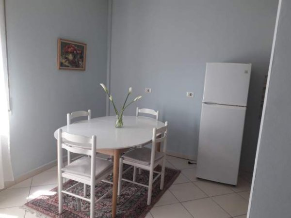 Tirane, jepet me qera apartament 2+1 Kati 9, 110 m² 700 Euro TEk Barrikadat prane Mon Amour