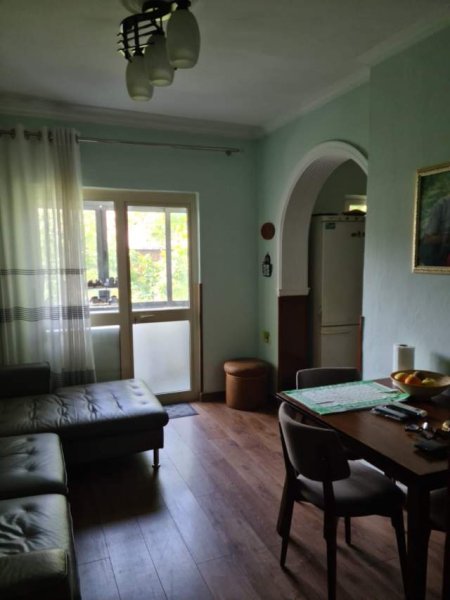 Tirane, jepet me qera apartament 3+1 Kati 5, 110 m² 600 Euro (prane karburant Kastrati)