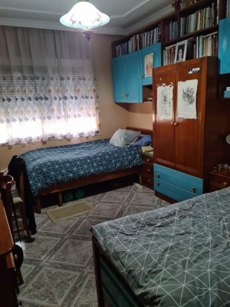 Tirane, jepet me qera apartament 3+1 Kati 5, 110 m² 600 Euro (prane karburant Kastrati)