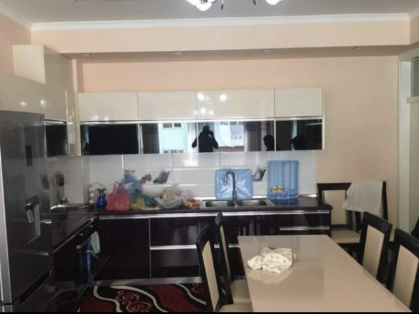 Tirane, jepet me qera Kati 3, 106 m² 30.000 Leke