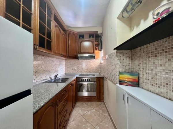 Tirane, jepet me qera apartament 2+1+BLK Kati 4, 85 m² 380 Euro (Diplomati)