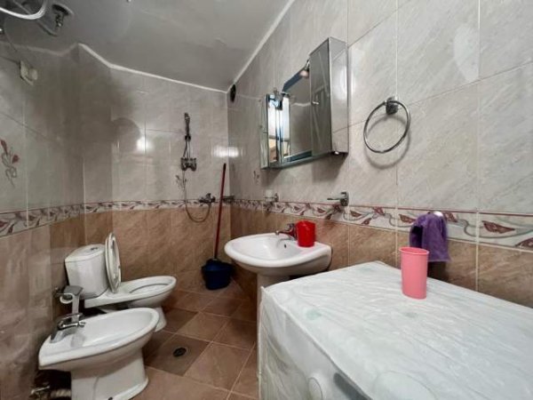 Tirane, jepet me qera apartament 2+1+BLK Kati 4, 85 m² 380 Euro (Diplomati)