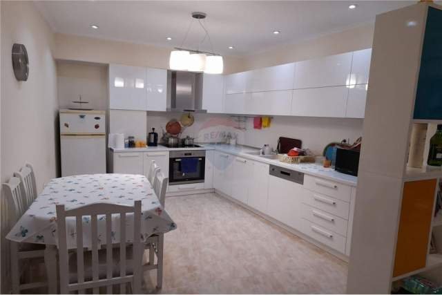 Tirane, jepet me qera apartament 2+1 Kati 4, 98 m² 500 Euro (21 dhjetori)