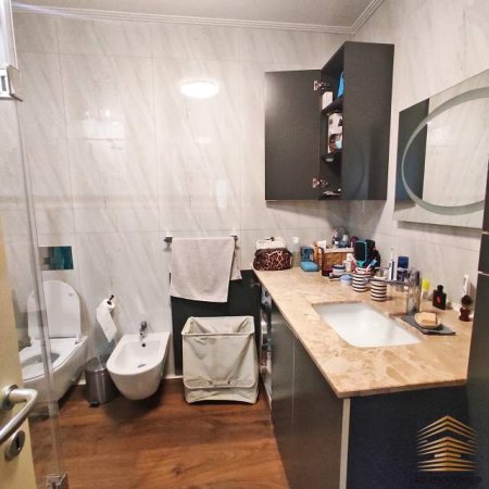 Tirane, shitet apartament Kati 8, 116 m² 250.000 Euro (rruga e Kavajes)