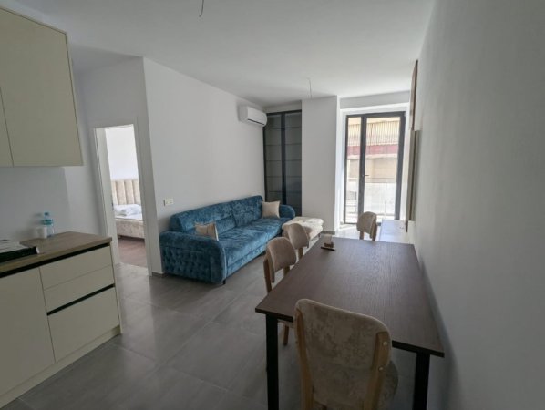 Tirane, jap me qera apartament 1+1+Ballkon Kati 2, 58 m² 700 € (Mine Peza)