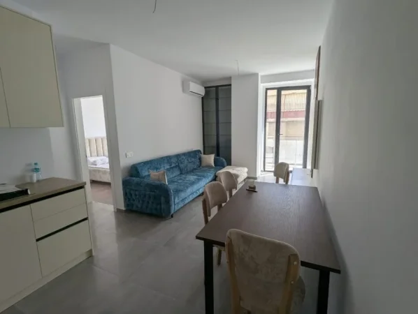 Tirane, jap me qera apartament 1+1+Ballkon Kati 2, 58 m² 700 € (Mine Peza)