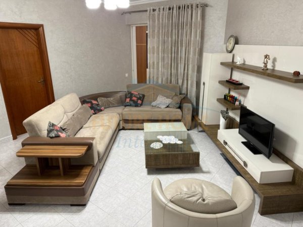 Tirane, jepet me qera apartament 2+1+Ballkon Kati 4, 100 m² 550 € (Don Bosko)