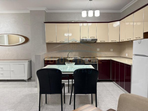 Tirane, jepet me qera apartament 2+1+Ballkon Kati 4, 100 m² 550 € (Don Bosko)