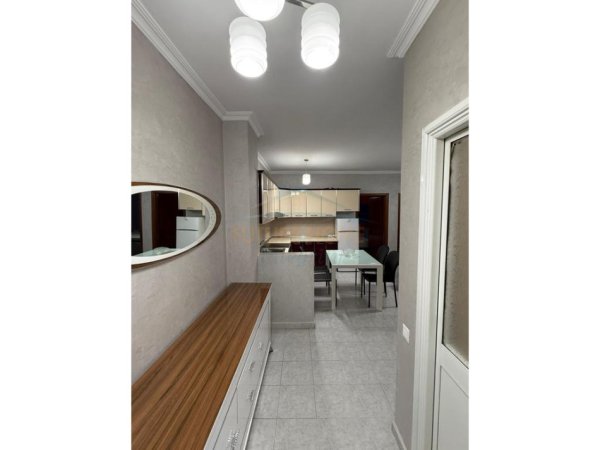Tirane, jepet me qera apartament 2+1+Ballkon Kati 4, 100 m² 550 € (Don Bosko)
