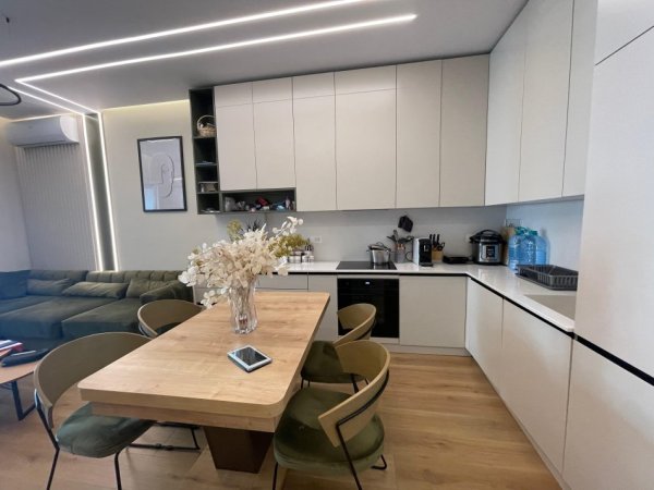 Tirane, shes apartament 2+1+Ballkon Kati 3, 87 m² 180.000 € (Rezidenca Kaimi)