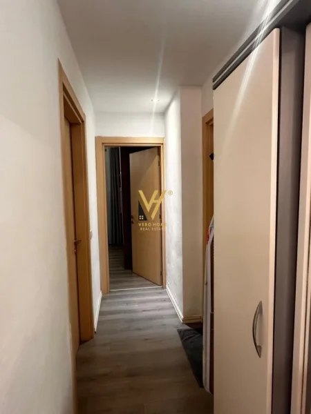Tirane, jepet me qera apartament 2+1+Ballkon Kati 1, 75 m² 600 € (SELITE)