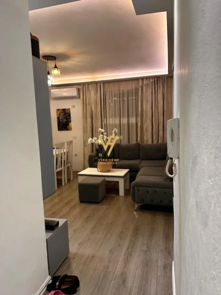 Tirane, jepet me qera apartament 2+1+Ballkon Kati 1, 75 m² 600 € (SELITE)