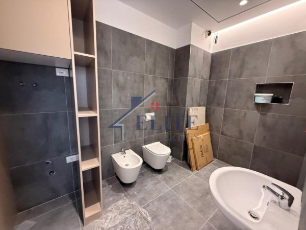 Tirane, jepet me qera apartament 1+1+Ballkon Kati 4, 70 m² 700 € (Ish Fusha e Aviacionit)