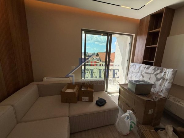Tirane, jepet me qera apartament 1+1+Ballkon Kati 4, 70 m² 700 € (Ish Fusha e Aviacionit)