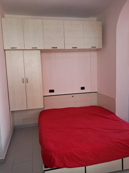 Tirane, jap me qera apartament 1+1 Kati 3, 40 m² 320 € (Rruga 5 maji)
