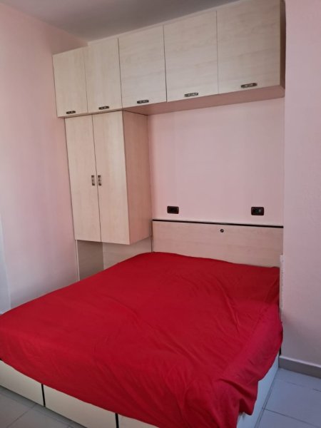 Tirane, jap me qera apartament 1+1 Kati 3, 40 m² 320 € (Rruga 5 maji)