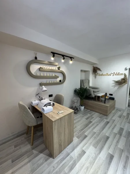 Tirane, ofroj Shitet Biznesi Sallon, Estetike