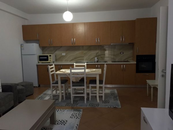 Tirane, jepet me qera apartament 1+1+Ballkon Kati 3, 73 m² 370 € 