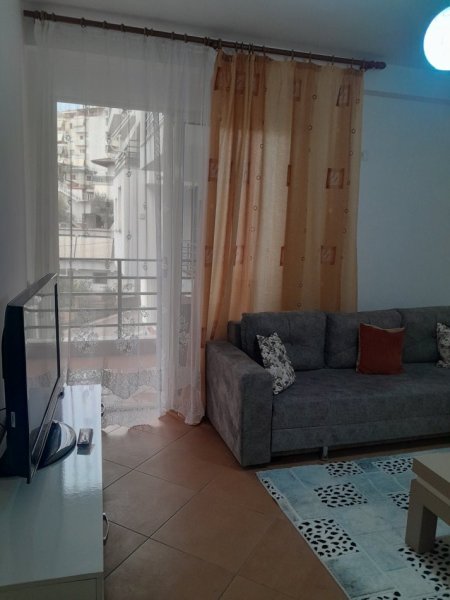 Tirane, jepet me qera apartament 1+1+Ballkon Kati 3, 73 m² 370 € 