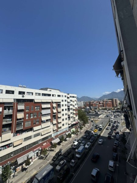 Tirane, jepet me qera apartament 2+1 Kati 6, 115 m² 600 € 