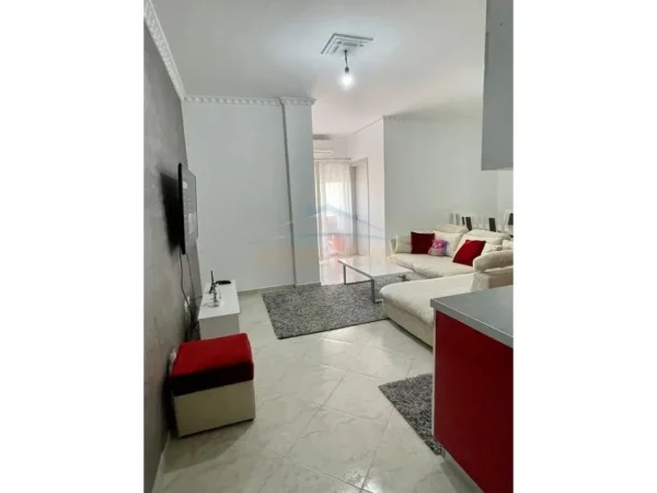 Tirane, jepet me qera apartament 2+1 Kati 2, 95 m² 700 € (Rruga Asim Vokshi)