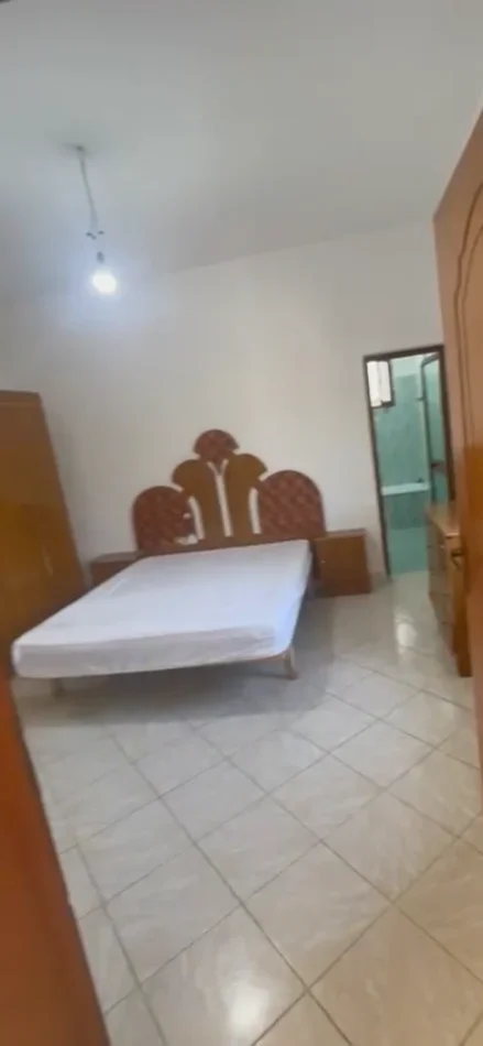 Tirane, jap me qera Vile 1+1 Kati 0, 499 m² 300 € (Rruga lisbona)