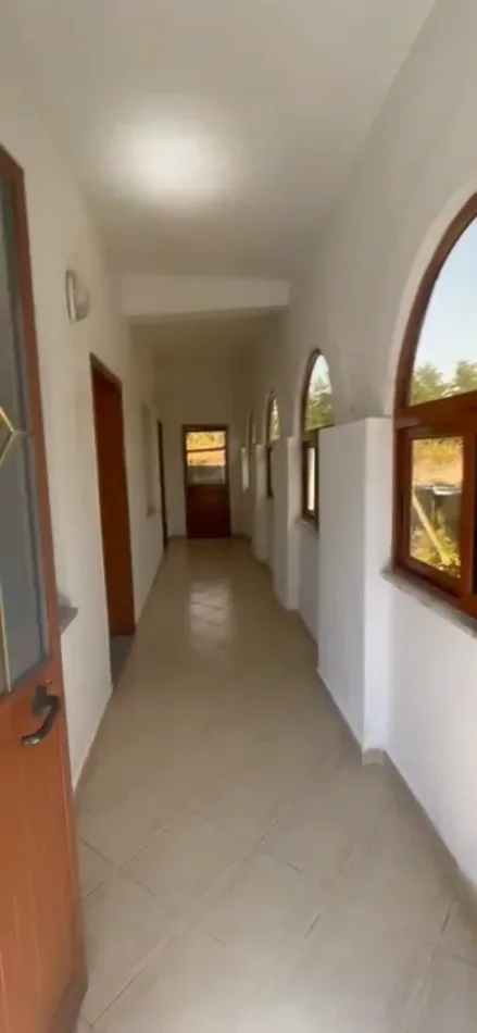 Tirane, jap me qera Vile 1+1 Kati 0, 499 m² 300 € (Rruga lisbona)