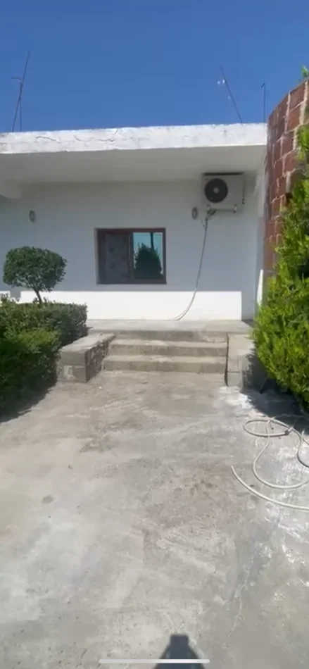 Tirane, jap me qera Vile 1+1 Kati 0, 499 m² 300 € (Rruga lisbona)