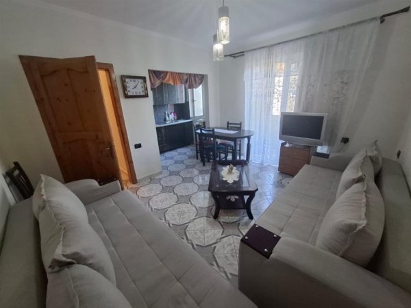 Tirane, jepet me qera apartament 1+1+Ballkon Kati 4, 55 m² 350 € (KINOSTUDIO)