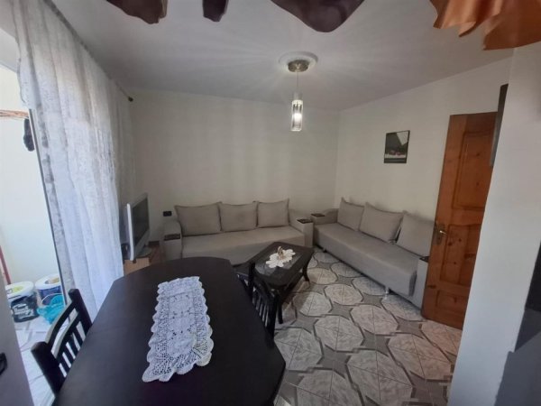 Tirane, jepet me qera apartament 1+1+Ballkon Kati 4, 55 m² 350 € (KINOSTUDIO)