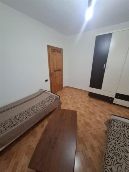 Tirane, jepet me qera apartament 1+1+Ballkon Kati 4, 55 m² 350 € (KINOSTUDIO)