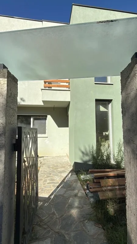 Tirane, shitet Vile 3 Katshe Kati 3, 326 m² 850.000 € (Prane TEG)