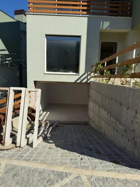 Tirane, shitet Vile 3 Katshe Kati 3, 326 m² 850.000 € (Prane TEG)