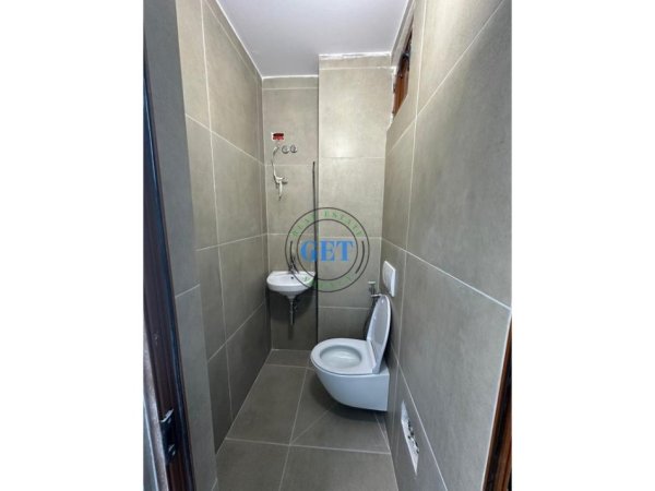 Durres, jepet me qera ambjent biznesi Kati 0, 50 m² 450 € (Ish parku sportiv)