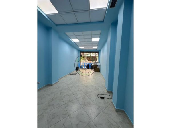 Durres, jepet me qera ambjent biznesi Kati 0, 50 m² 450 € (Ish parku sportiv)