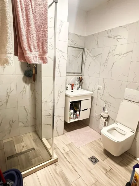 Tirane, jepet me qera apartament 2+1+Ballkon Kati 1, 72 m² 600 € (KODRA E DIELLIT)