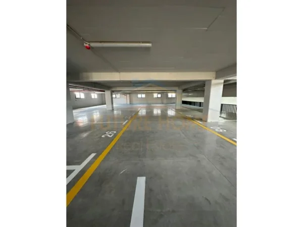 Tirane, jepet me qera ambjent biznesi Kati 0, 4.542 m² 30.000 € (Autostrada Tirane-Durres)