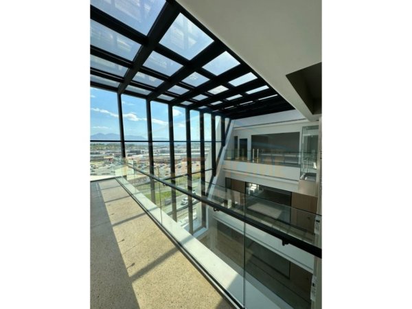 Tirane, jepet me qera ambjent biznesi Kati 0, 4.542 m² 30.000 € (Autostrada Tirane-Durres)