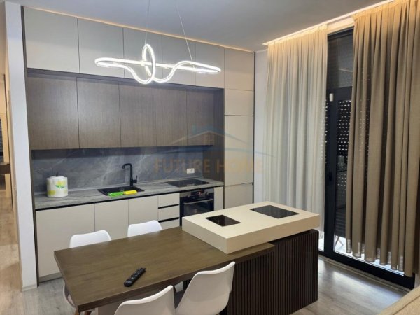 Tirane, jepet me qera apartament 2+1 Kati 1, 108 m² 850 € (ISH DOGANA)